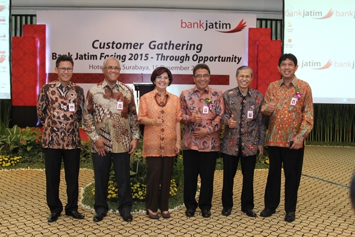 Prediction of Economic Opportunity Bank Jatim 2015 Holds Gathering With Customer Trade Finance