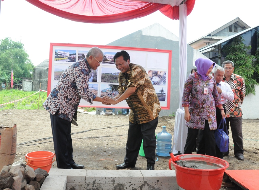 Peletakkan Batu Pertama Relokasi Bank Jatim Cabang Gresik