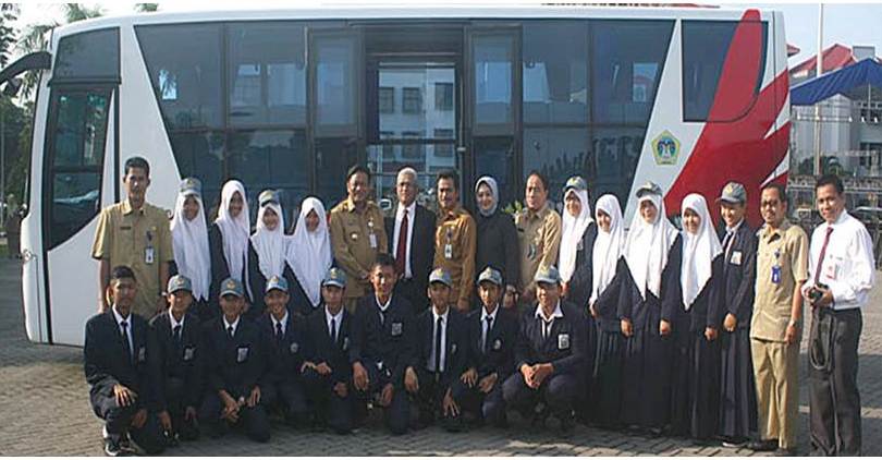 Bank Jatim Berikan Bantuan 1 Unit Bus Sekolah Kepada Kab. Gresik