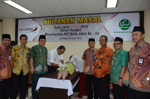 Mass circumcision Bank Jatim in 2013, For Underprivileged Children